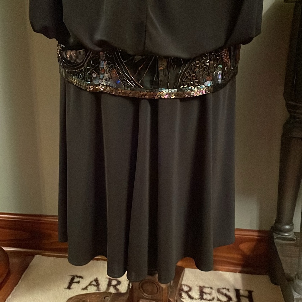 1980s J. Harris black dress. Size 6 measurements below. - Picture 11 of 14